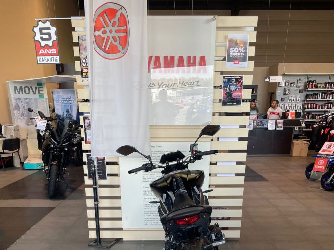 YAMAHA MT-09 4