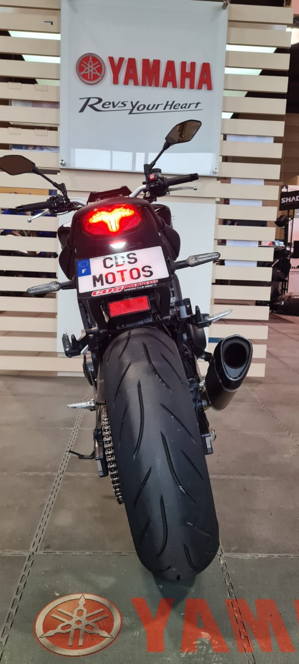 YAMAHA MT-09 4