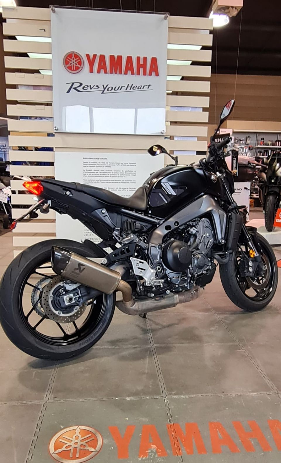 YAMAHA MT-09 4
