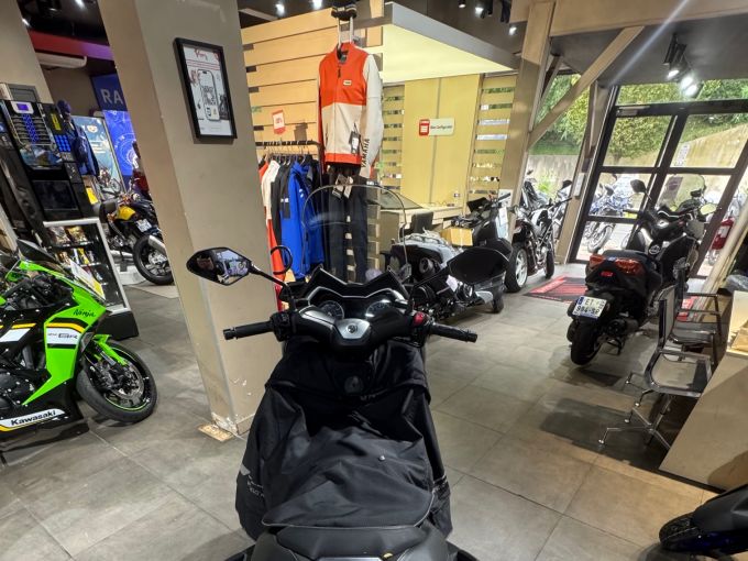 YAMAHA X-MAX 125 4