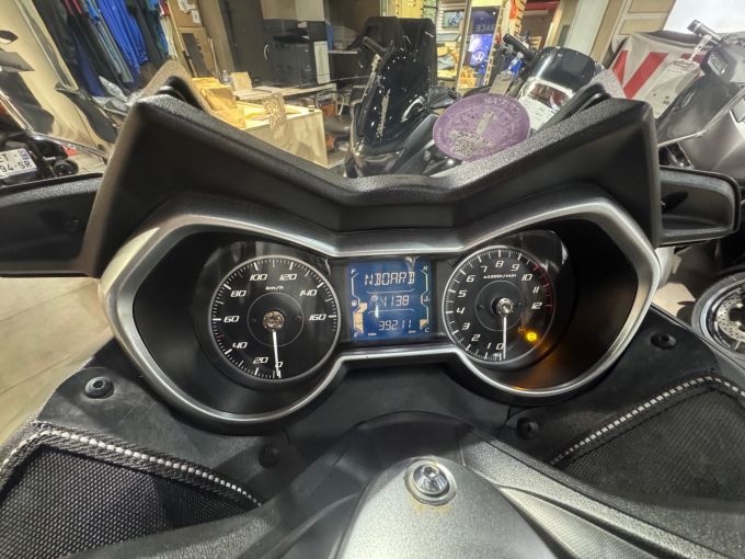 YAMAHA X-MAX 125 4