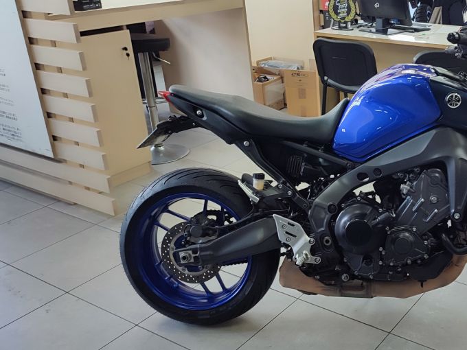 YAMAHA MT-09 4