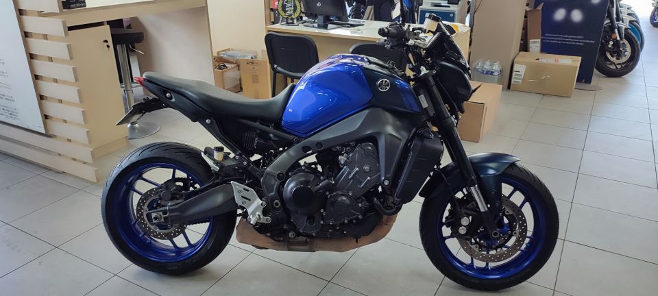 YAMAHA MT-09 4