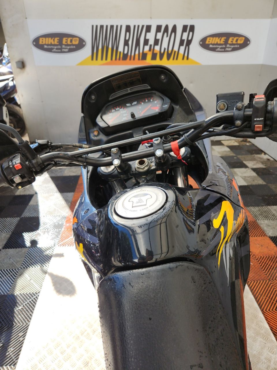 HONDA NX 650 DOMINATOR  4