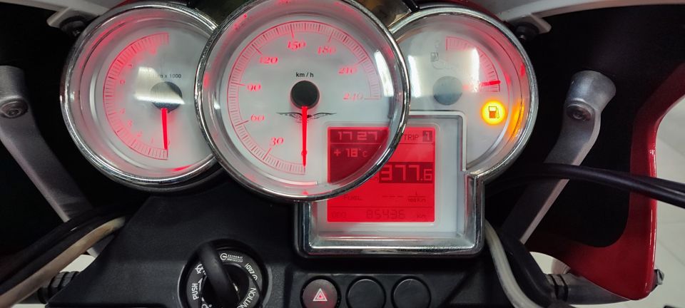 MOTO GUZZI 1200 SPORT 4