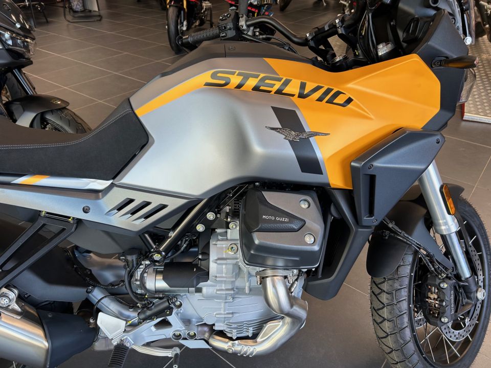 MOTO GUZZI STELVIO 4