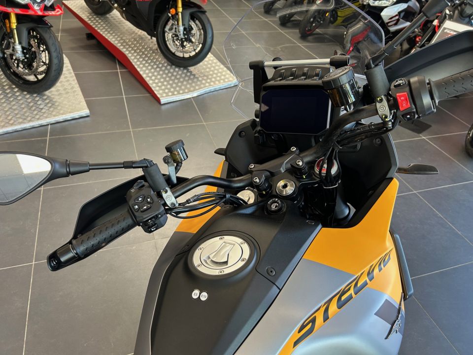 MOTO GUZZI STELVIO 4