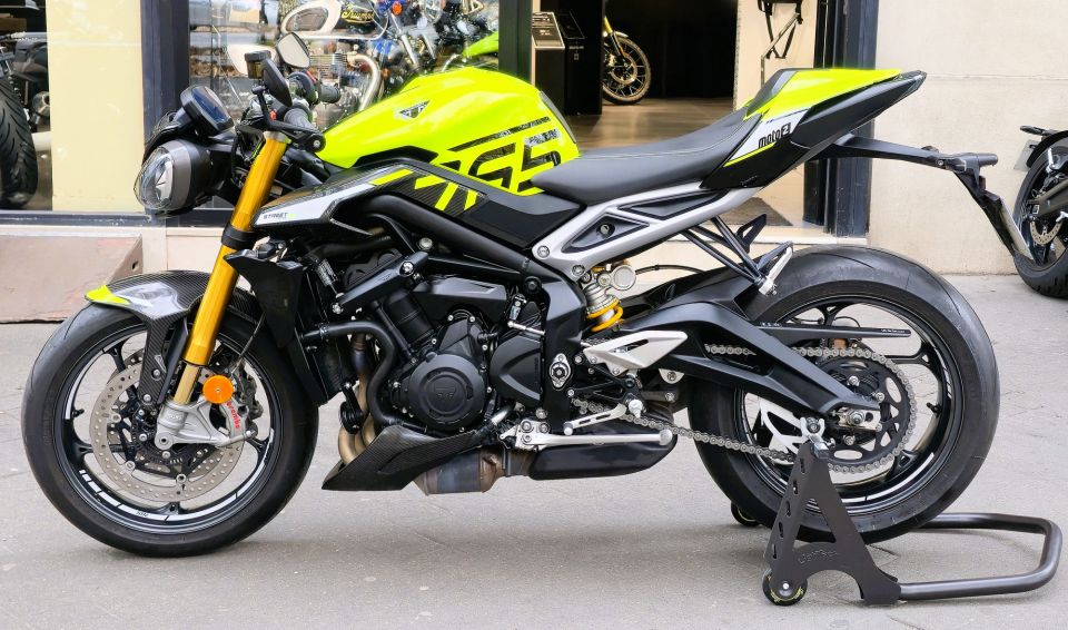 TRIUMPH STREET TRIPLE 765 RS 4