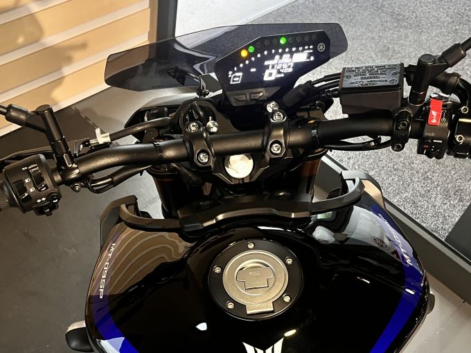 YAMAHA MT-09 SP 4