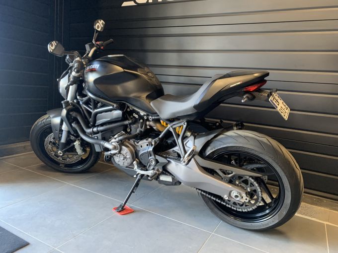 DUCATI MONSTER 821 4