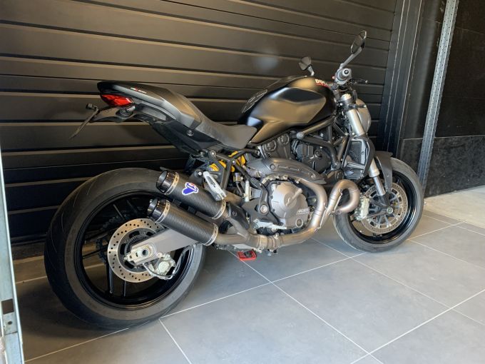 DUCATI MONSTER 821 4