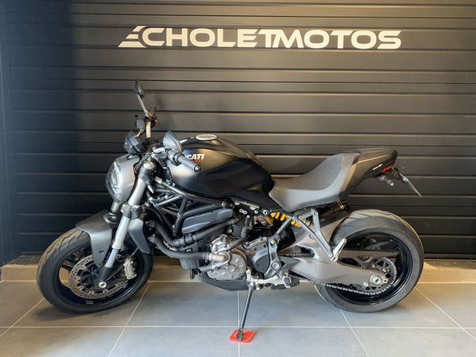 DUCATI MONSTER 821 4