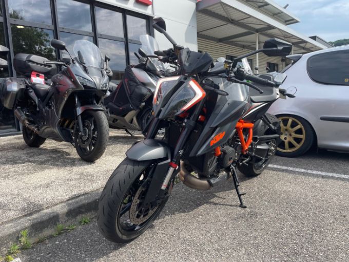 KTM 1290 SUPER DUKE R 4