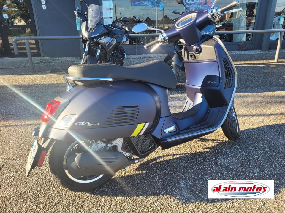 VESPA GTS 125IE SUPER 4