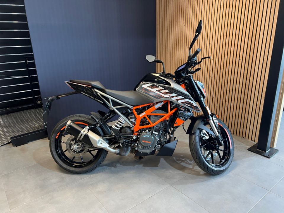 KTM 125 DUKE ABS 4