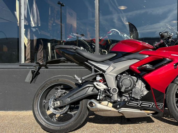 TRIUMPH 	DAYTONA 660 4