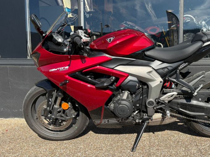 TRIUMPH 	DAYTONA 660 4