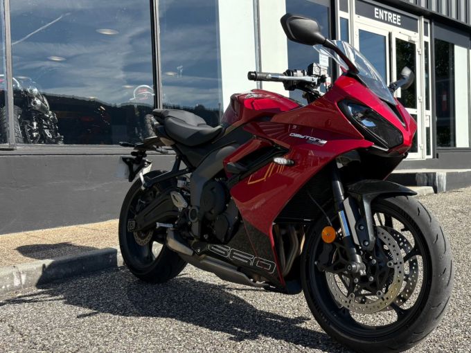 TRIUMPH 	DAYTONA 660 4
