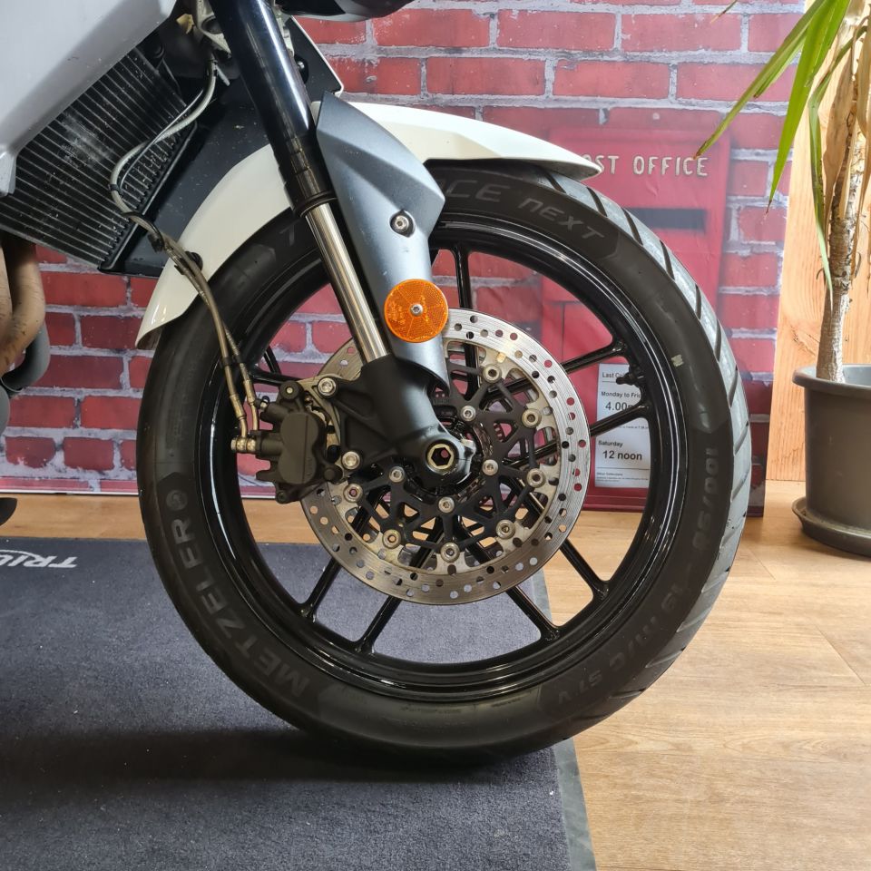 TRIUMPH TIGER 800 XRX 4