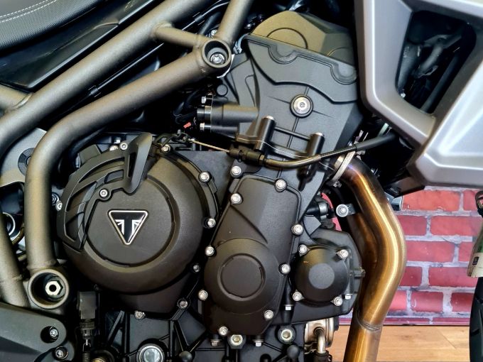 TRIUMPH TIGER 800 XRX 4
