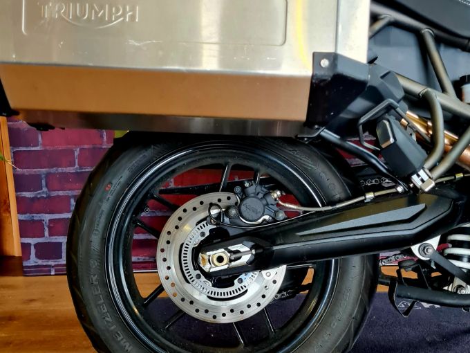TRIUMPH TIGER 800 XRX 4