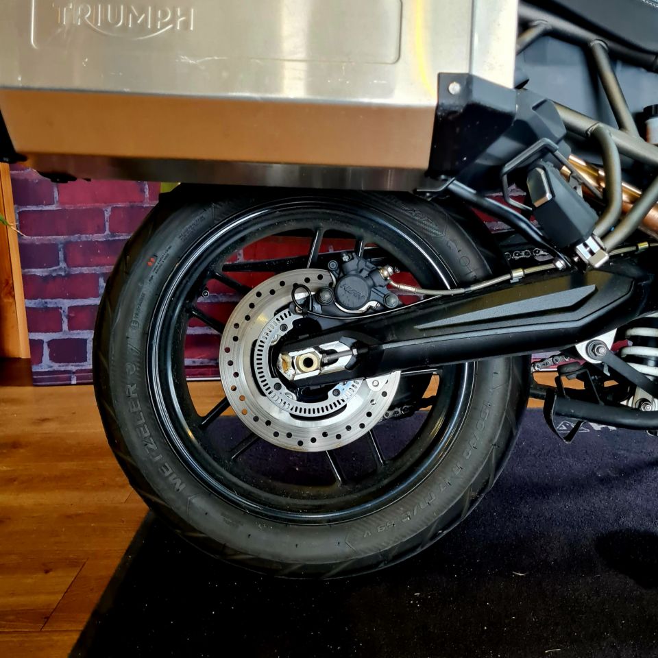 TRIUMPH TIGER 800 XRX 4