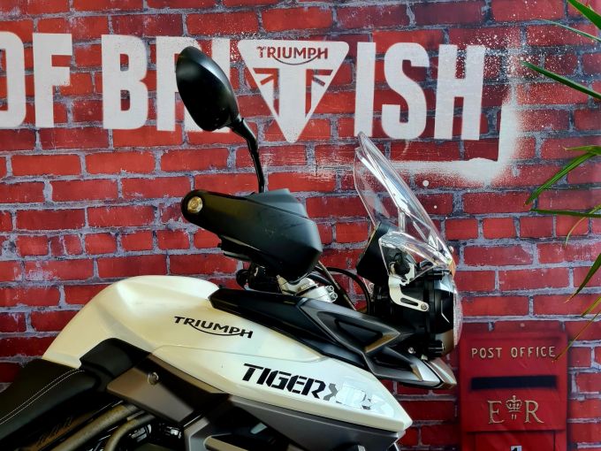 TRIUMPH TIGER 800 XRX 4