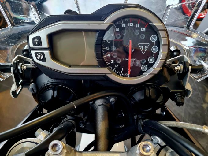 TRIUMPH TIGER 800 XRX 4