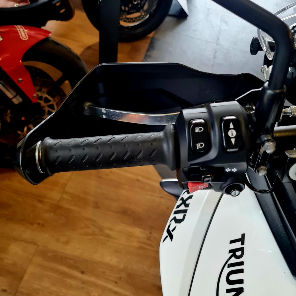 TRIUMPH TIGER 800 XRX 4