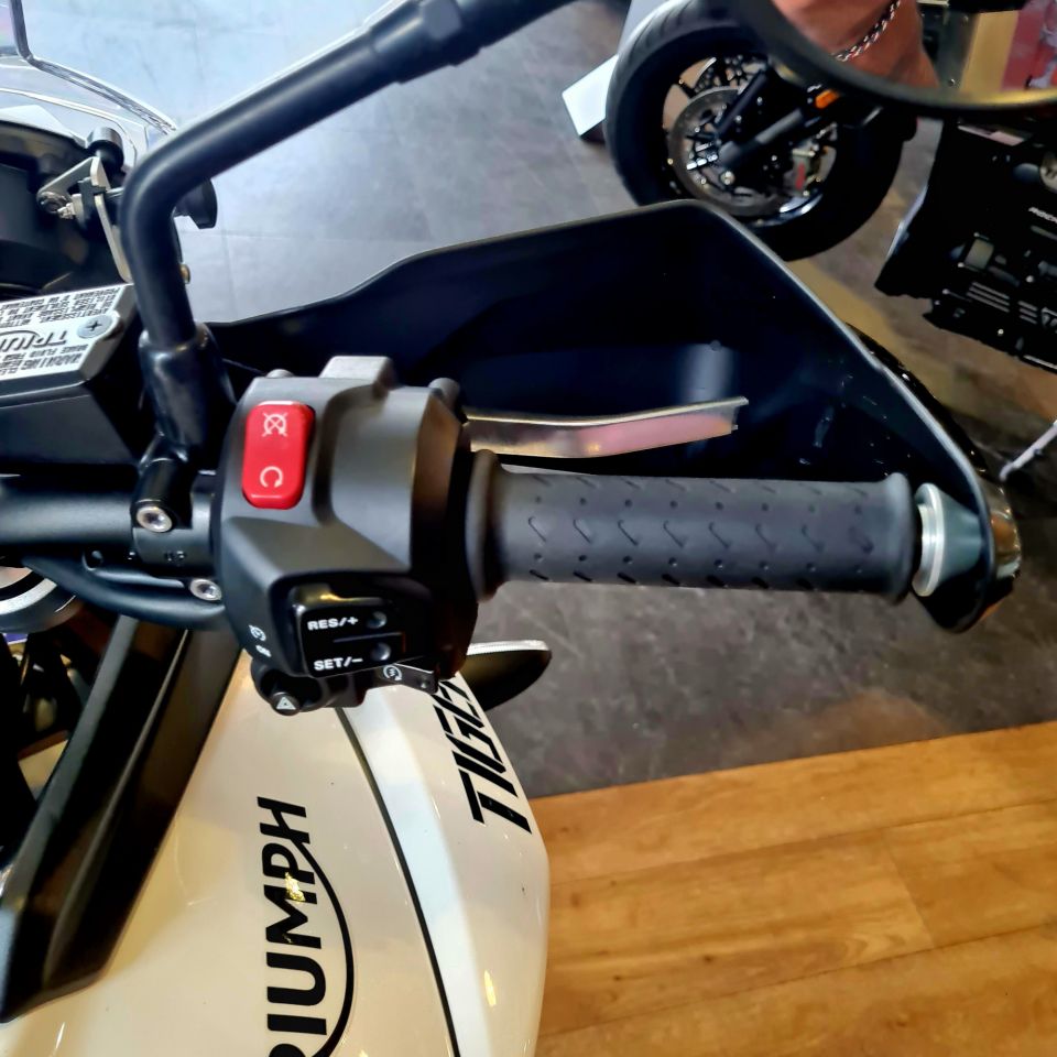 TRIUMPH TIGER 800 XRX 4