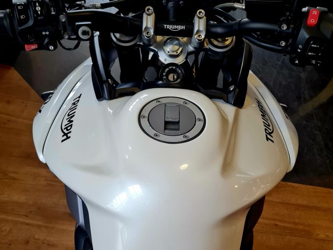 TRIUMPH TIGER 800 XRX 4