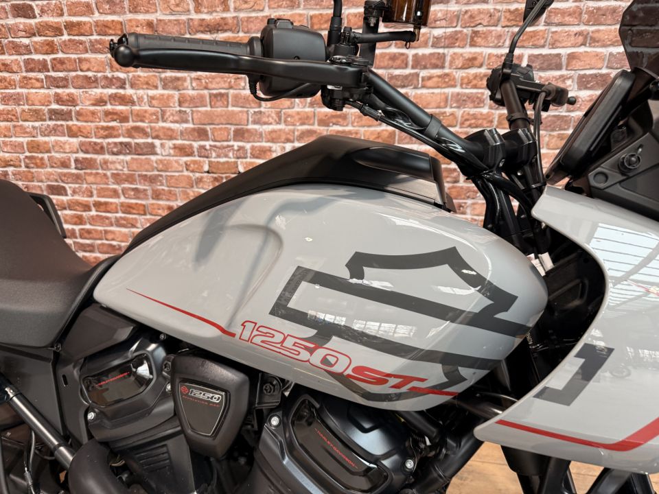 HARLEY-DAVIDSON ADVENTURE PAN AMERICA 1250 ST 4