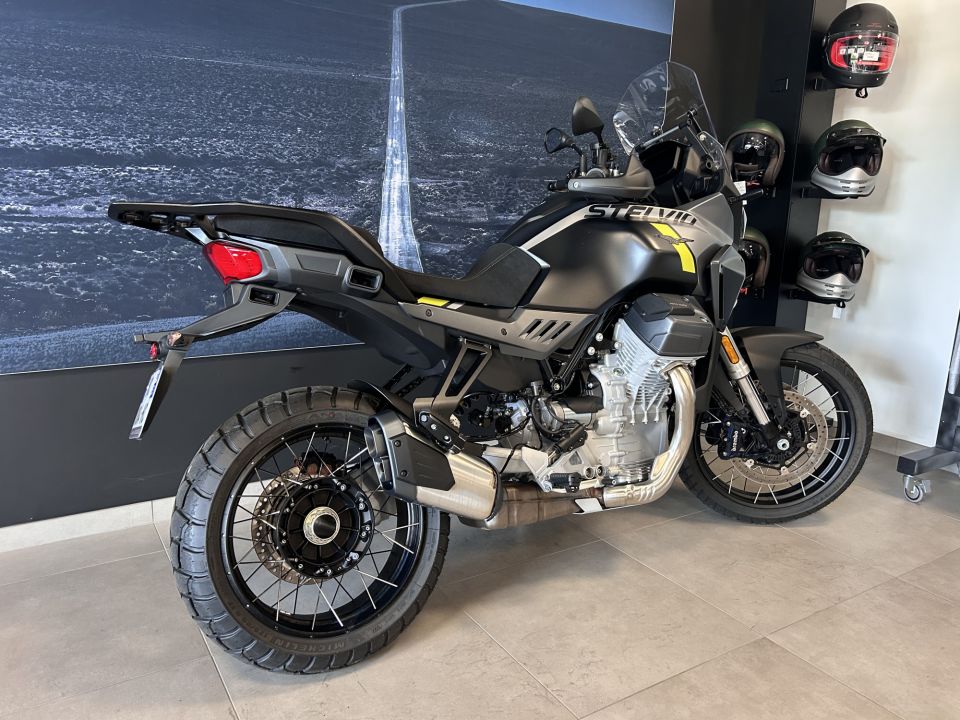 MOTO GUZZI STELVIO 4