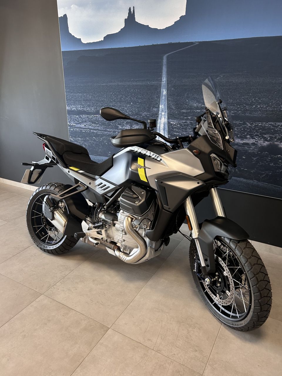 MOTO GUZZI STELVIO 4