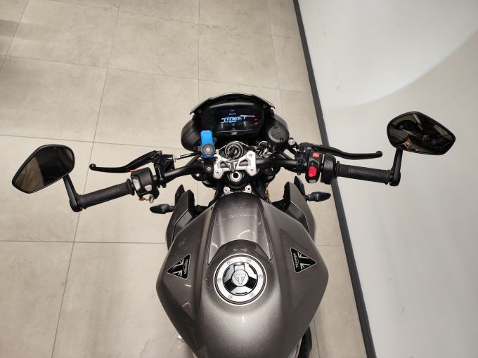 TRIUMPH STREET TRIPLE 765 RS 4
