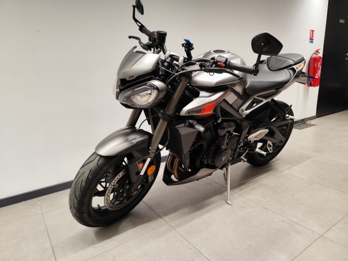 TRIUMPH STREET TRIPLE 765 RS 4