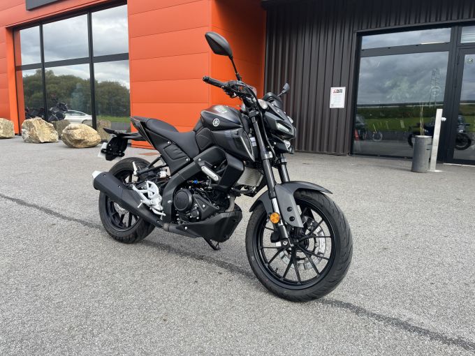 YAMAHA MT-125 4