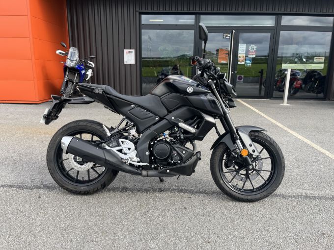 YAMAHA MT-125 4