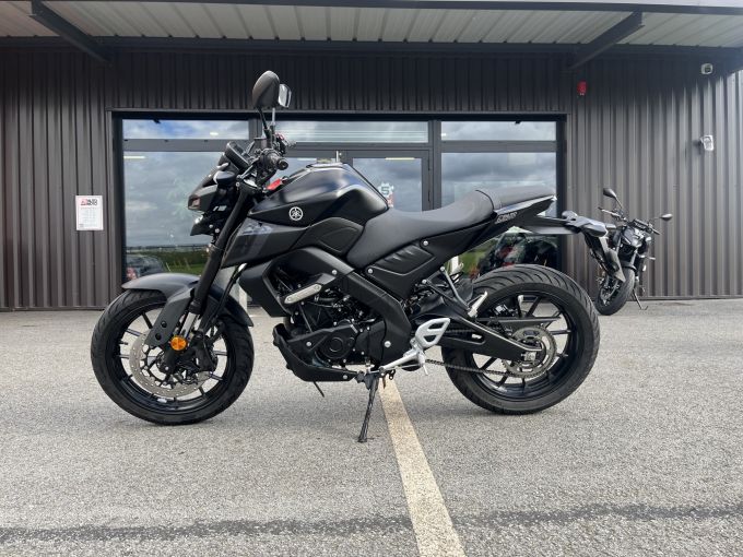 YAMAHA MT-125 4
