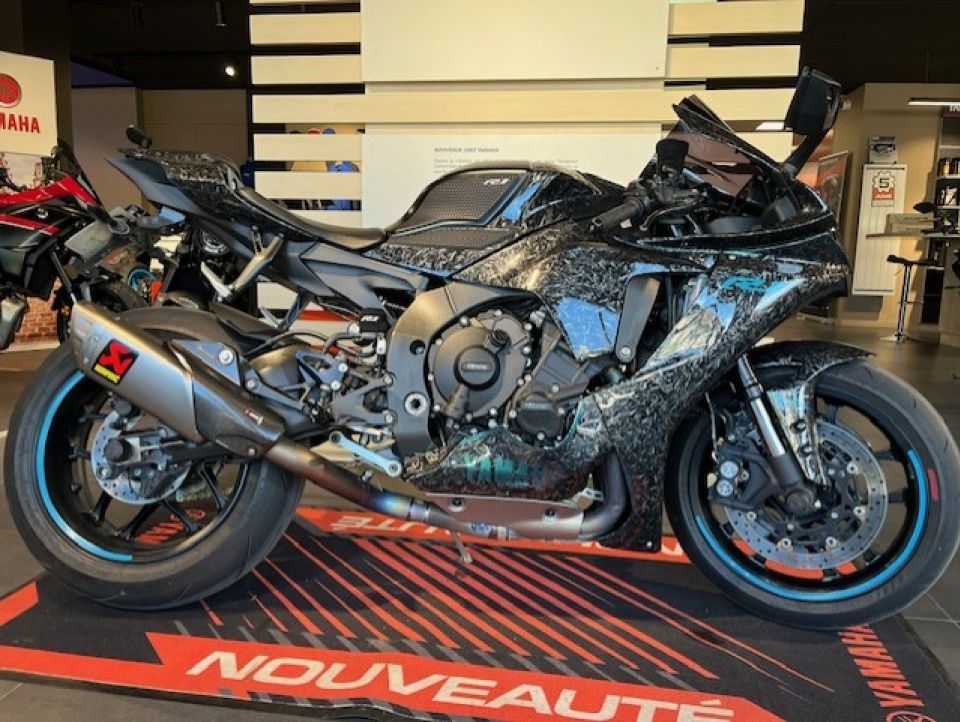 YAMAHA YZF 1000 R1 4