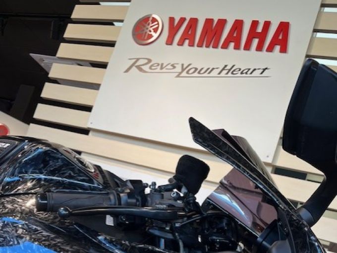 YAMAHA YZF 1000 R1 4
