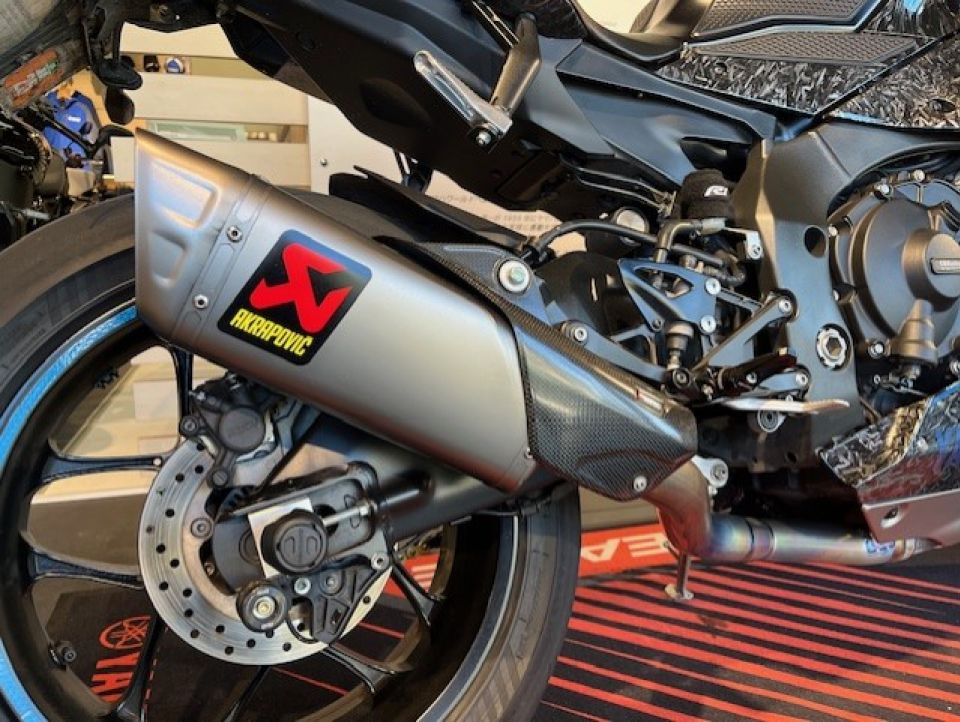 YAMAHA YZF 1000 R1 4