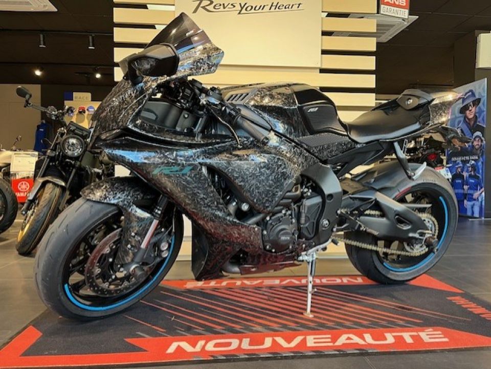 YAMAHA YZF 1000 R1 4