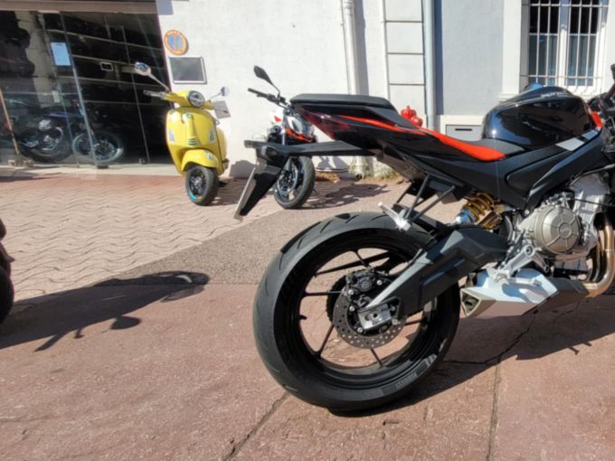 APRILIA TUONO 660 FACTORY 4