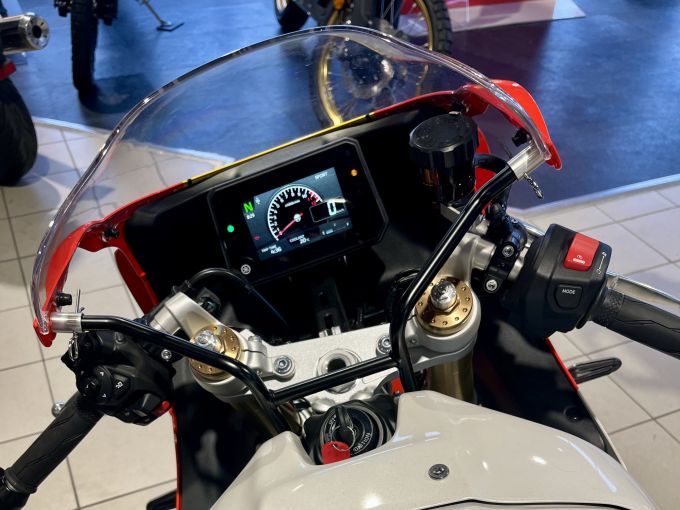 YAMAHA XSR 900 GP 4