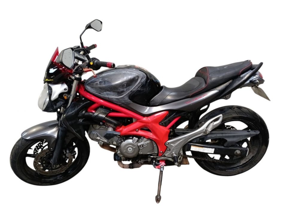 SUZUKI GLADIUS 650 4