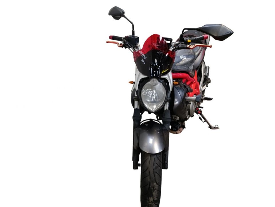 SUZUKI GLADIUS 650 4