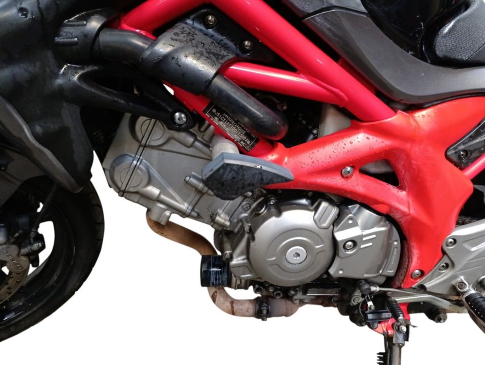 SUZUKI GLADIUS 650 4