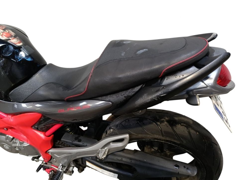 SUZUKI GLADIUS 650 4