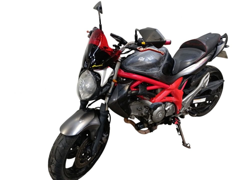 SUZUKI GLADIUS 650 4